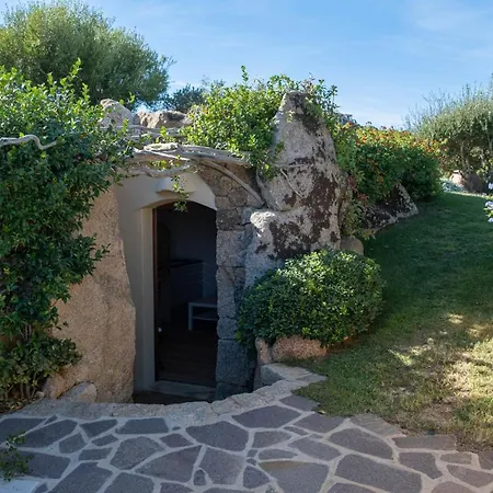 Lussuosa Con Piscina Opera Dell'arch.couelle Porto Cervo
