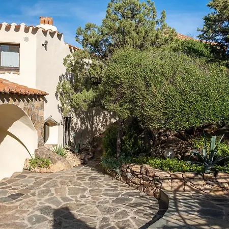 Lussuosa Con Piscina Opera Dell'arch.couelle Porto Cervo
