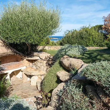 Villa Lussuosa Con Piscina Opera Dell'arch.couelle *